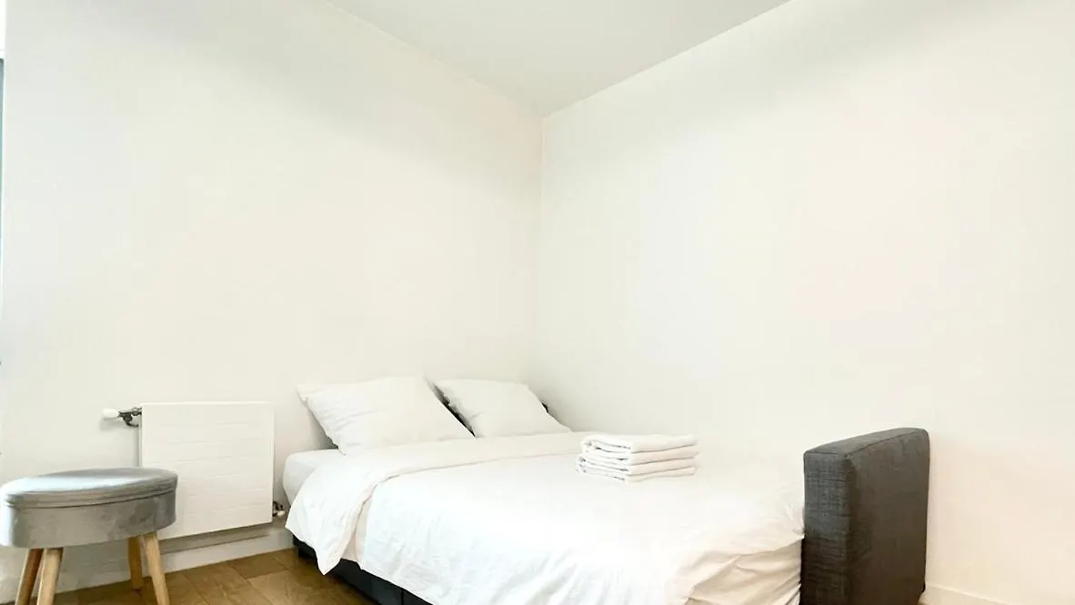 Appartement Moderne - Parc De La -1min Du Metro Parijs