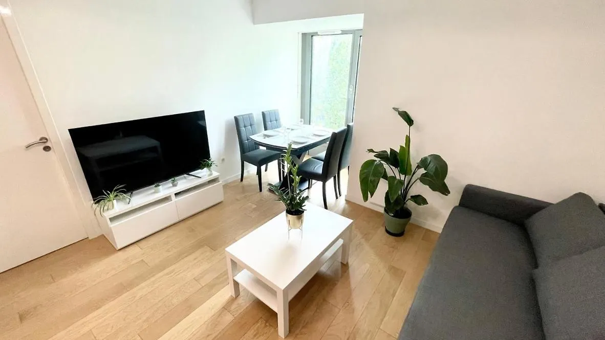 Moderne - Parc De La -1min Du Metro Apartment